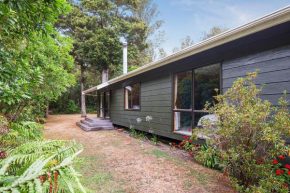 Puka Lodge (Rear dwelling) - Pukawa Bay Holiday Home